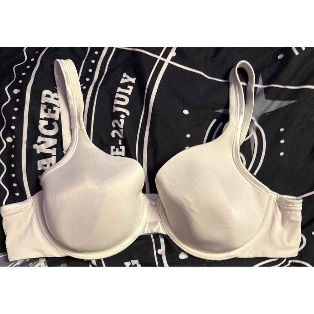 Vanity Fair Full Figure Illumination Full Coverage Contour‎ Bra in White, 40C